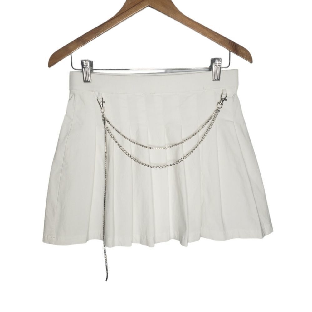 RUE21 White Pleated Mini Skirt with chain belt women size large
